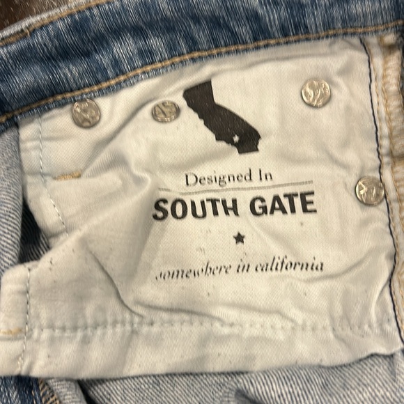 Super soft AG Distressed Light Wash ‘The Stilt’ Roll Up Jeans - Picture 6 of 9